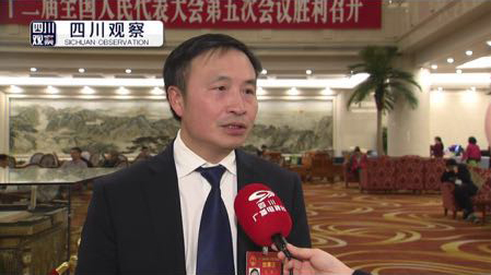 全國(guó)人大代表、集團(tuán)董事長(zhǎng)王勁“兩會(huì)”現(xiàn)場(chǎng)接受四川電視臺(tái)采訪