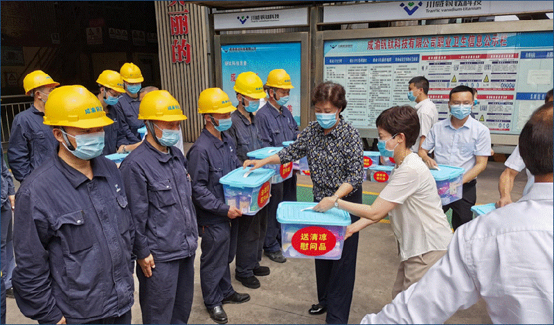省委常委、統(tǒng)戰(zhàn)部長(zhǎng)、省總工會(huì)主席田向利調(diào)研川威連界基地并慰問(wèn)一線(xiàn)員工(圖3)