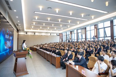 川威集團(tuán)舉行大學(xué)生迎新會