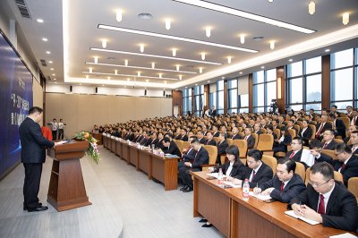 集團(tuán)公司隆重舉行 “9.30”講話紀(jì)念暨《川威故事》新書發(fā)布會