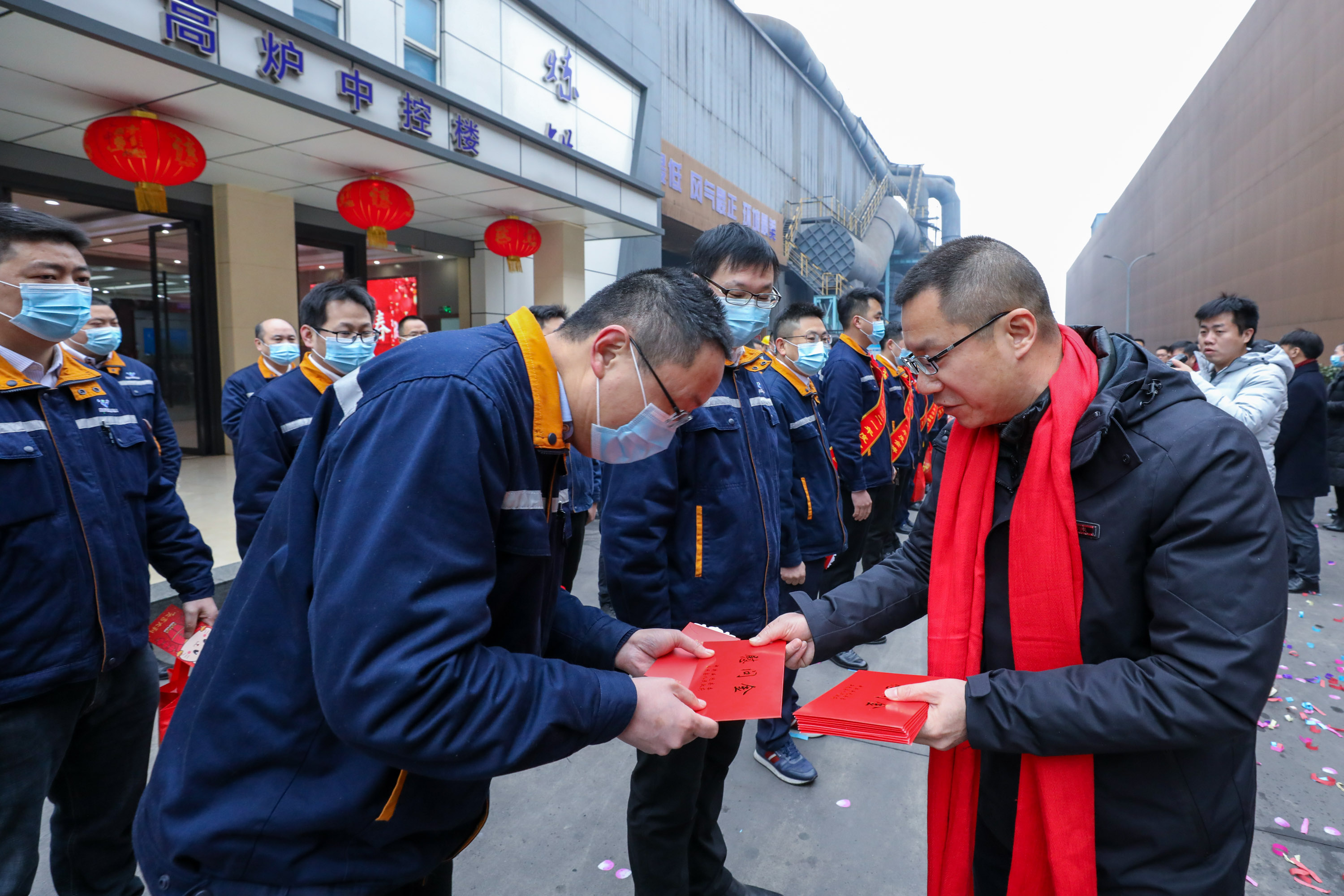 威遠(yuǎn)縣委書(shū)記蘭徐春節(jié)到連界基地慰問(wèn)(圖2) 威遠(yuǎn)縣委書(shū)記蘭徐春節(jié)到連界基地慰問(wèn)(圖2)