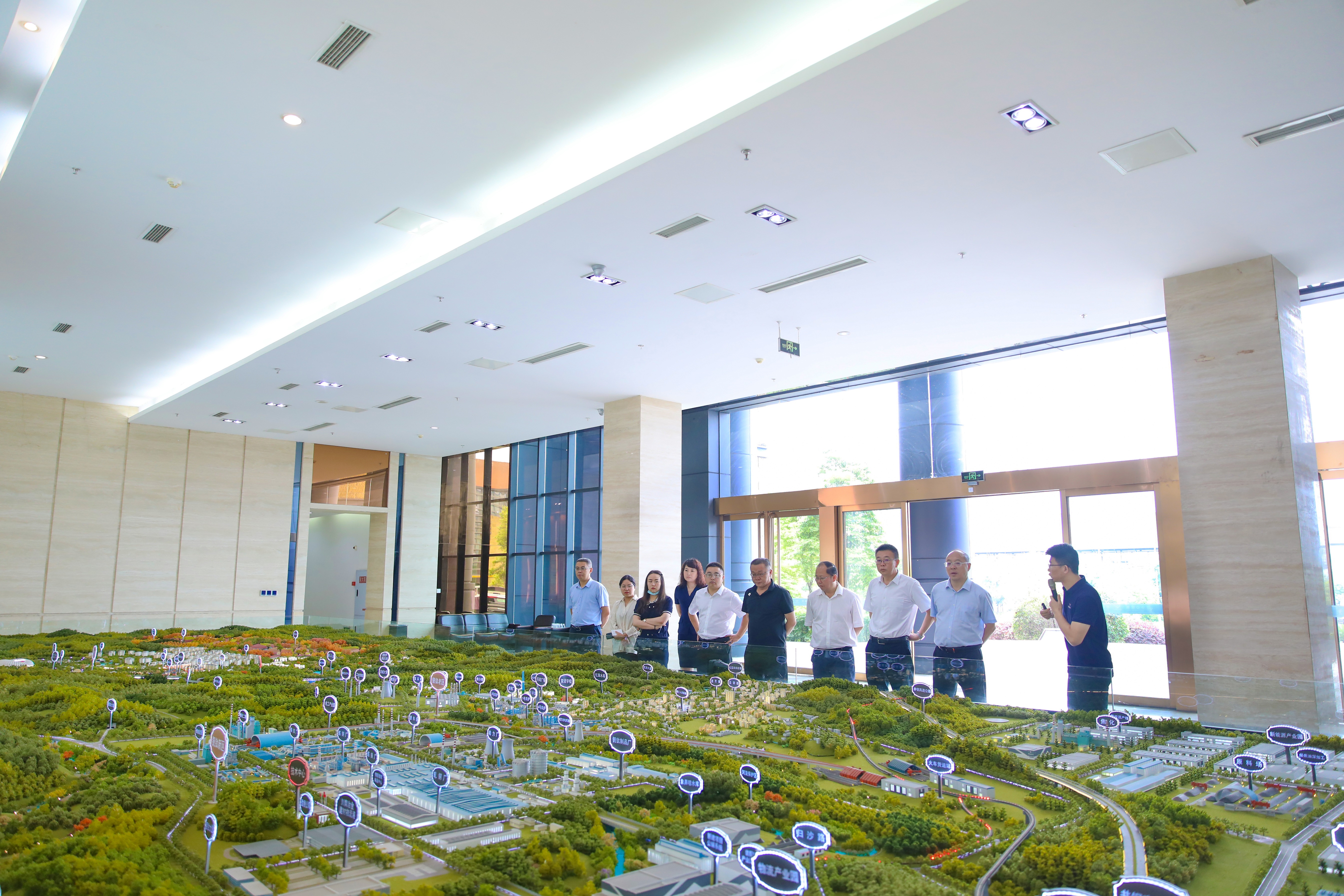 西昌市黨政代表團一行來訪川威連界基地考察調(diào)研