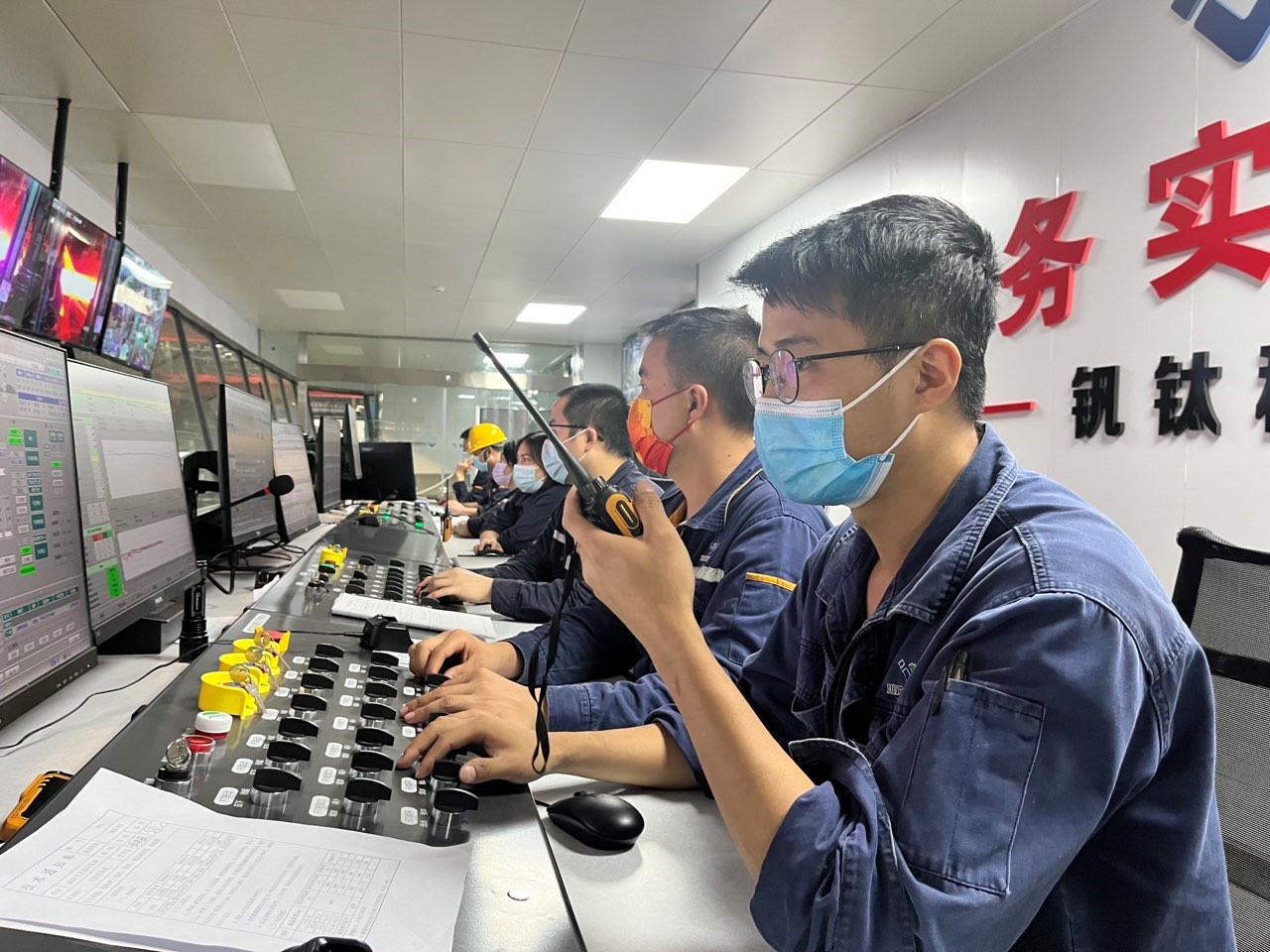 寶劍磨礪出 梅香苦寒來——釩鈦科技板材廠生產(chǎn)快速達產(chǎn)達效紀實(圖9) 寶劍磨礪出 梅香苦寒來——釩鈦科技板材廠生產(chǎn)快速達產(chǎn)達效紀實(圖9)