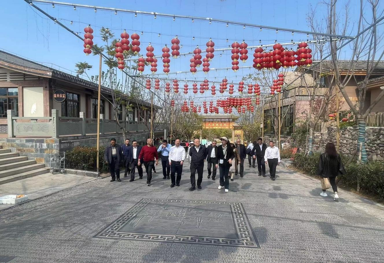 省審計(jì)廳陶志偉廳長(zhǎng)一行赴大石板鄉(xiāng)村振興項(xiàng)目調(diào)研