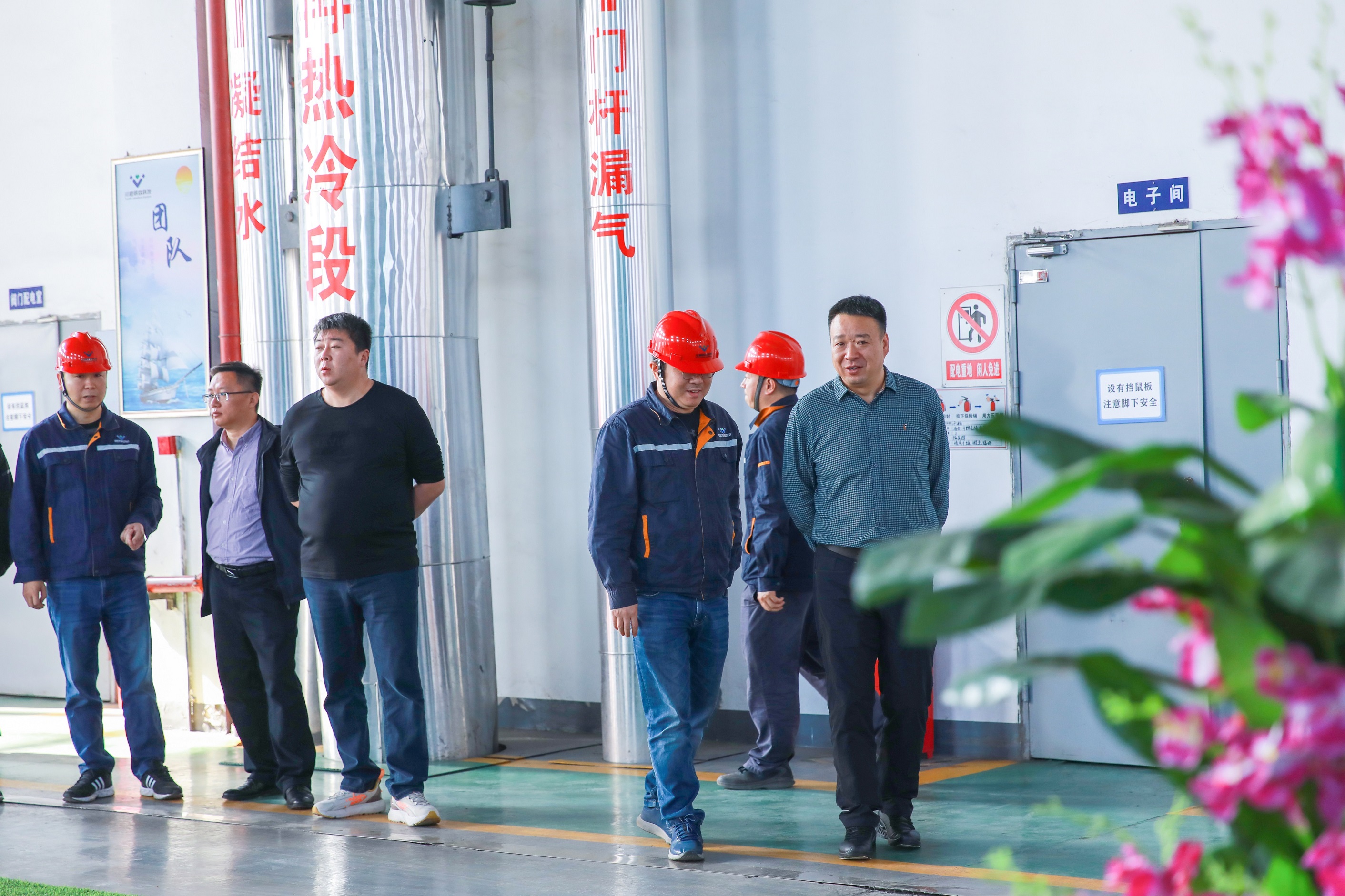 中石化綠源地熱能開發(fā)有限公司副總經理陳蒙輝一行到川威調研交流(圖3) 中石化綠源地熱能開發(fā)有限公司副總經理陳蒙輝一行到川威調研交流(圖3)