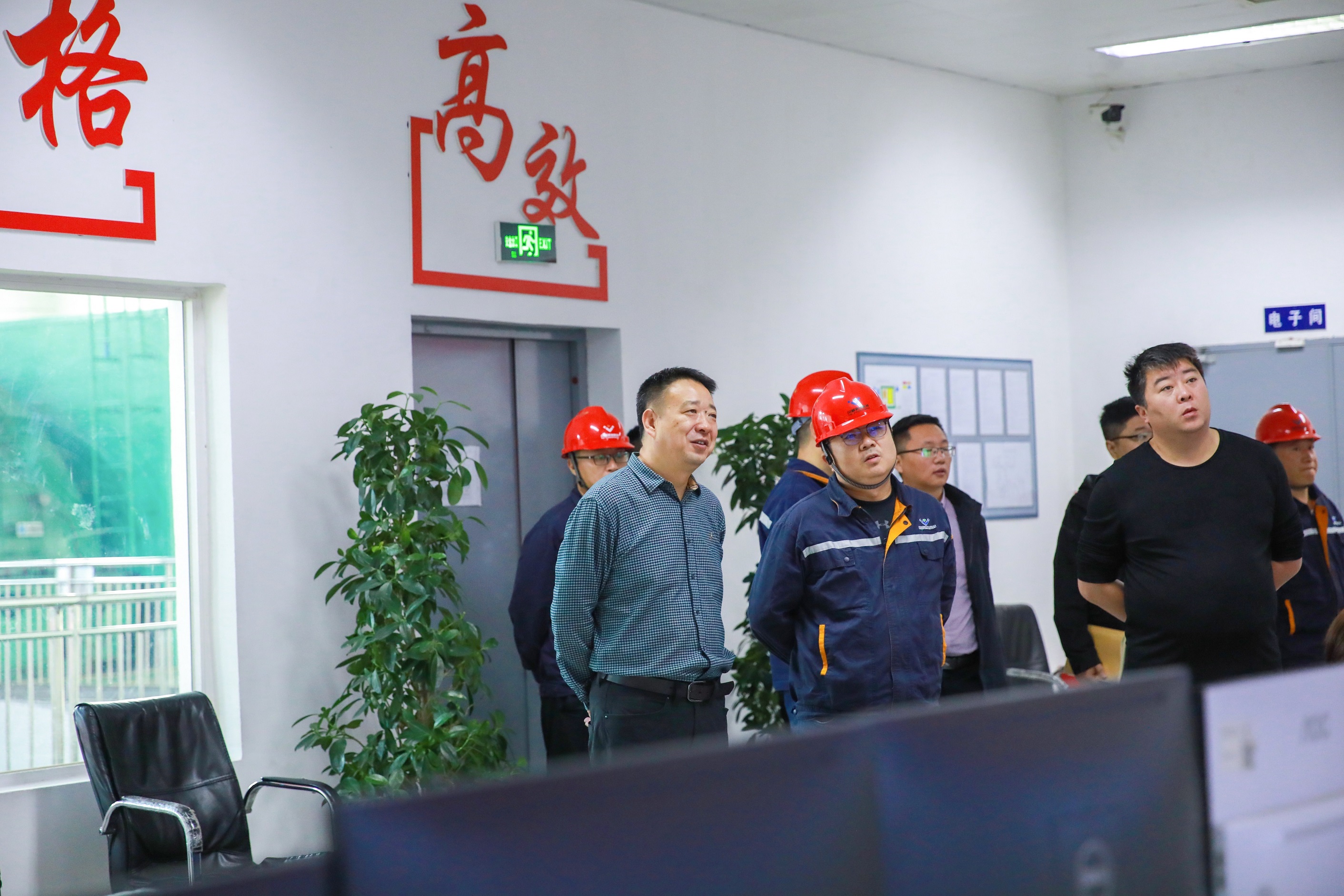 中石化綠源地熱能開發(fā)有限公司副總經理陳蒙輝一行到川威調研交流(圖4) 中石化綠源地熱能開發(fā)有限公司副總經理陳蒙輝一行到川威調研交流(圖4)