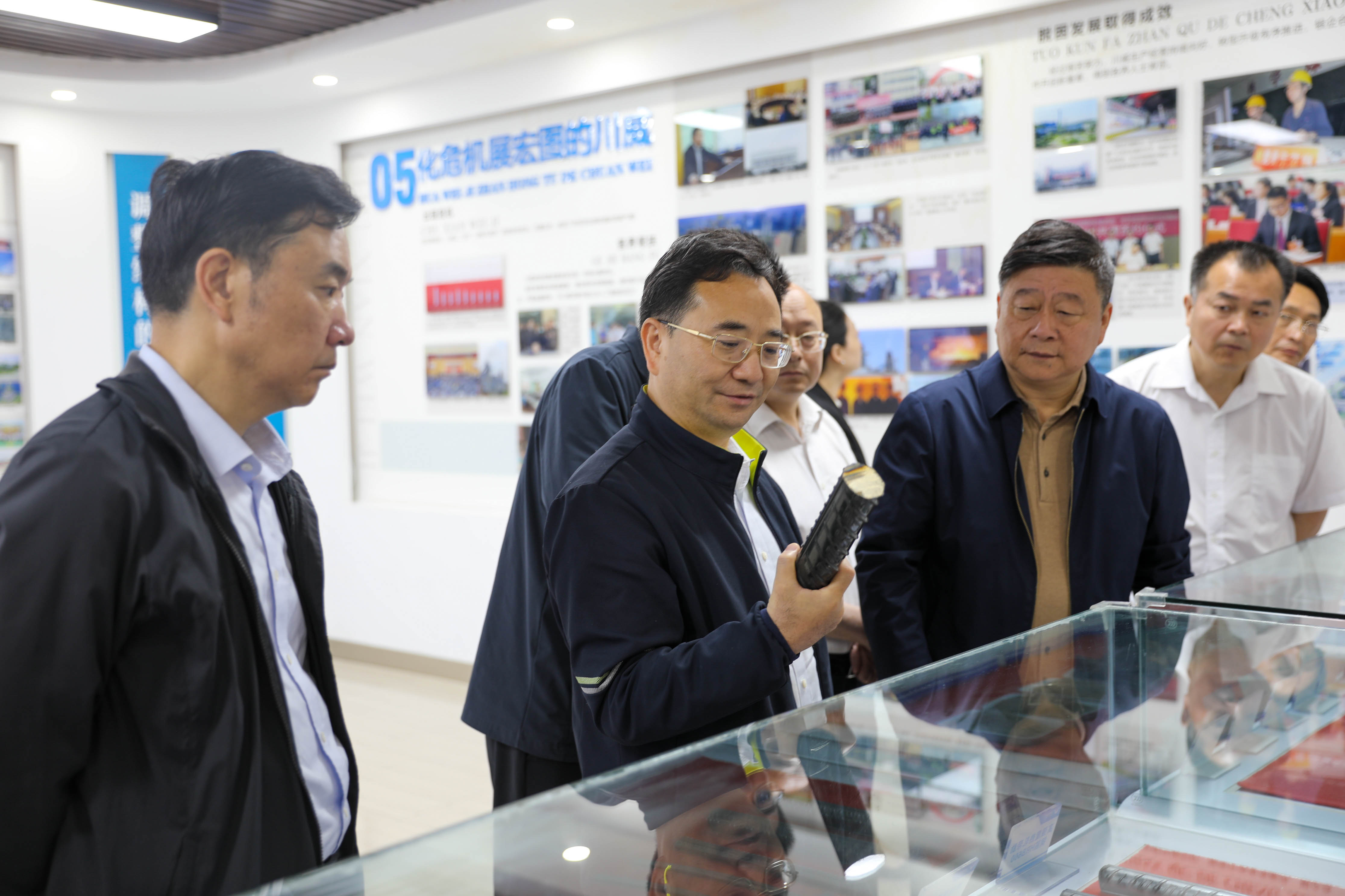 巴中市 內(nèi)江市政協(xié)關心川威轉(zhuǎn)型發(fā)展(圖2)