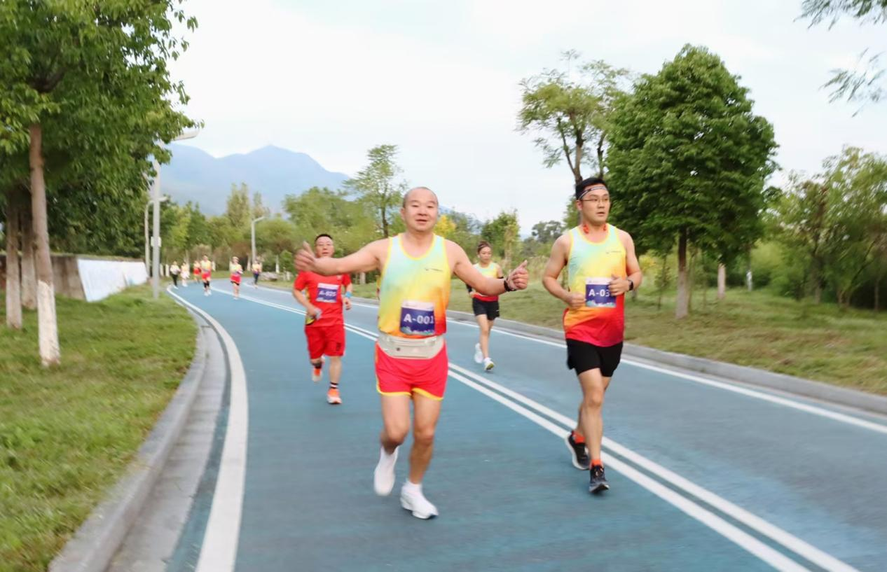 健康奔跑  攜手共進  奔向未來  ——星船城舉行首屆“星悅杯”秋季半程馬拉松比賽(圖3)