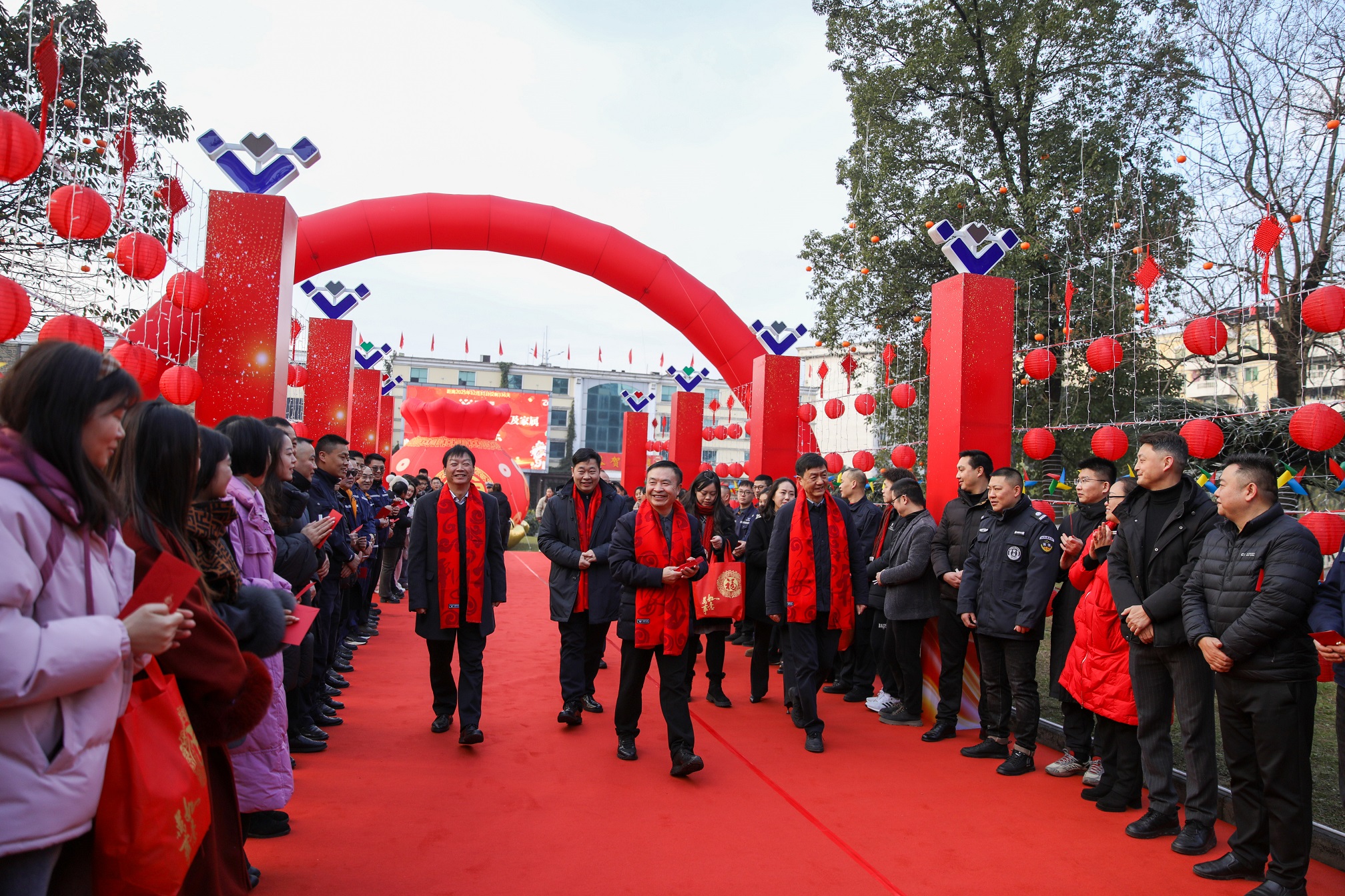 新起點 新征程 新作為 集團(tuán)公司開展2025年新春慰問活動暨迎新春團(tuán)拜會(圖1) 新起點 新征程 新作為 集團(tuán)公司開展2025年新春慰問活動暨迎新春團(tuán)拜會(圖1)