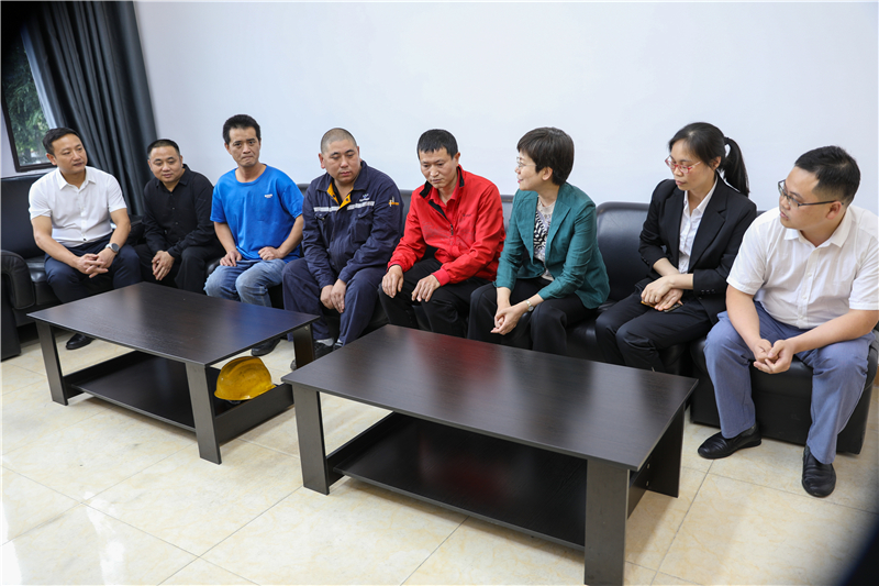 內(nèi)江市總工會到川威開展“工會進(jìn)萬家”調(diào)研走訪慰問(圖1)