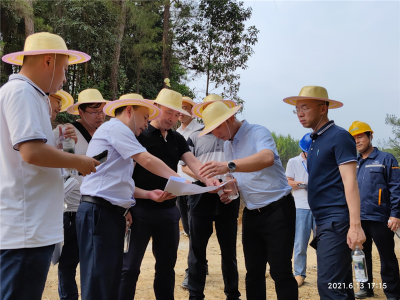 集團公司王勁董事長視察穹窿植物園建設現(xiàn)場